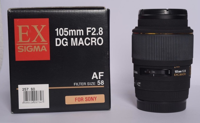 SIGMA 105mm F/2.8 DG MACRO