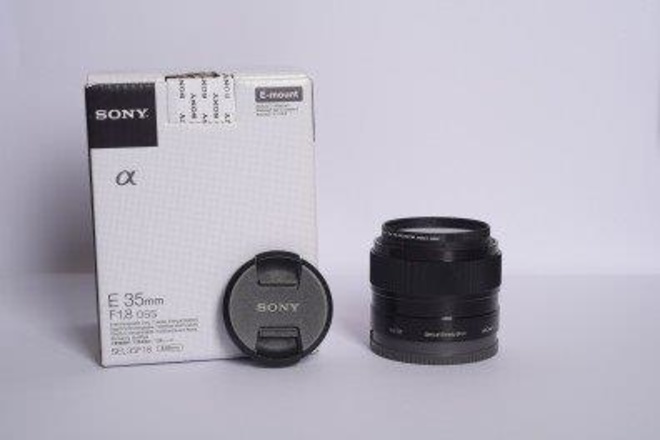 SONY E 35mm F/1.8 OSS