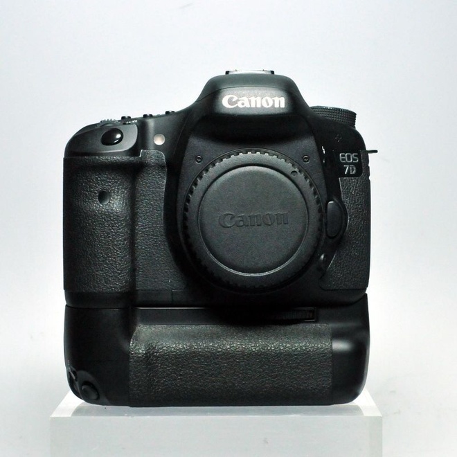 Canon EOS 7D + Grip