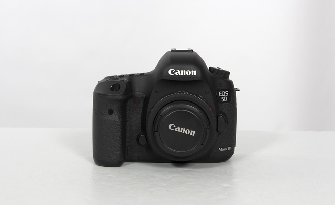 CANON EOS 5D MARK III + EF 40MM F2.8 STM