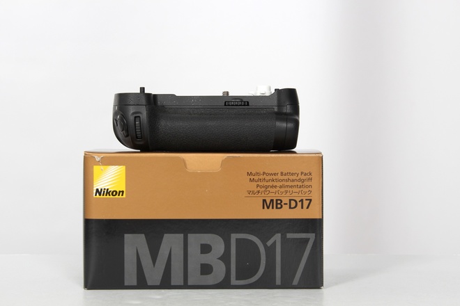 NIKON GRIP MB-D17
