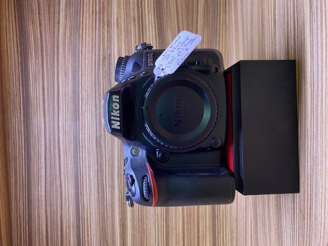 NIKON D7200 + GRIP