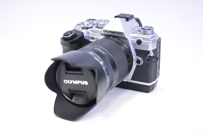 OLYMPUS E-M5 MK III+14-140+GRIP