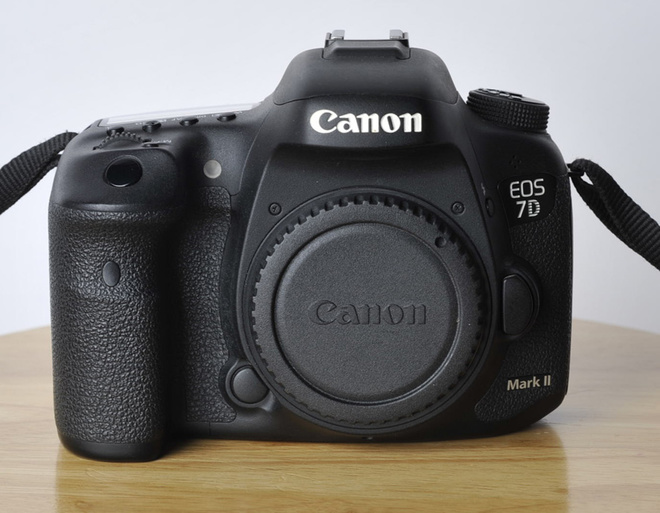 EOS 7D II