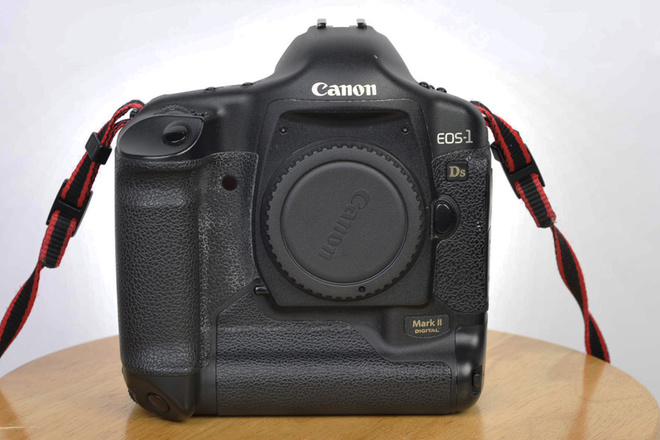 EOS 1DS MII