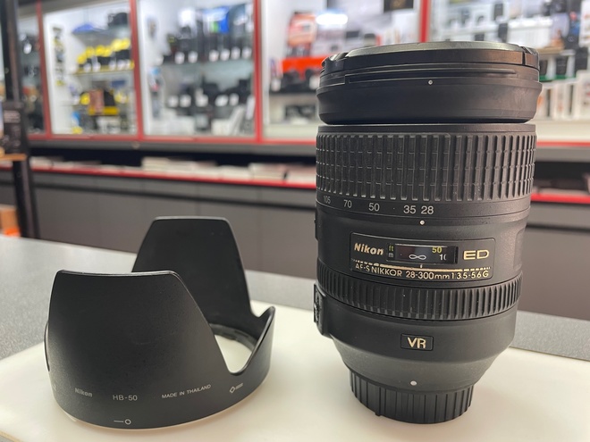 NIKON 28-300 AF-S ED VR