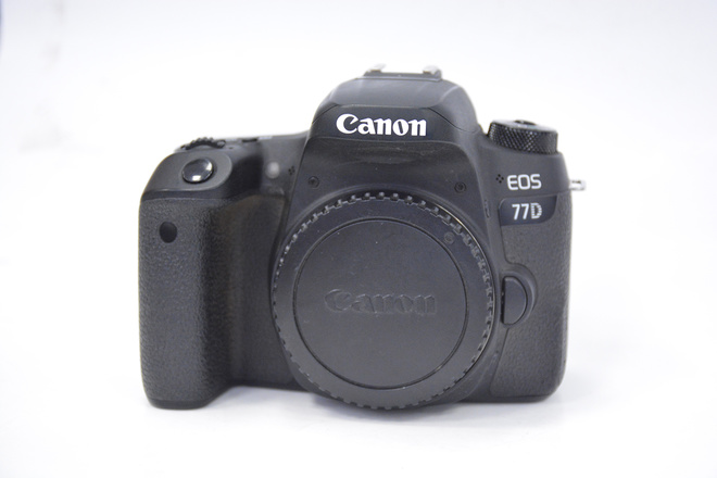CANON EOS 77D NU