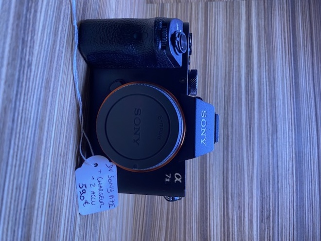 SONY ALPHA 7 II + CHARGEUR + 2 ACC