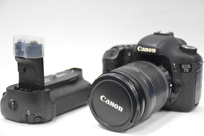 CANON EOS 7D+18-200+GRIP