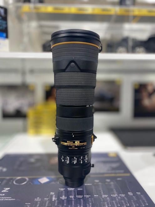 NIKON AF-S 180-400/4 TC 1..4 FL VR