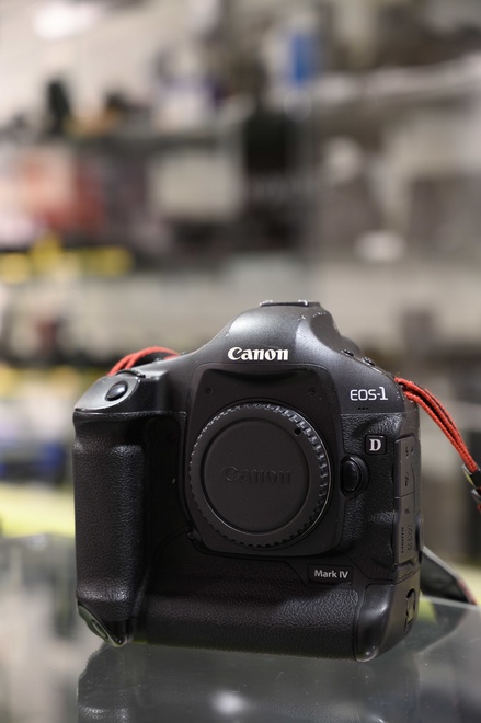 CANON EOS 1D Mark IV