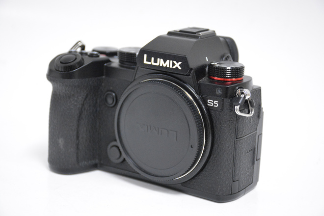LUMIX S5