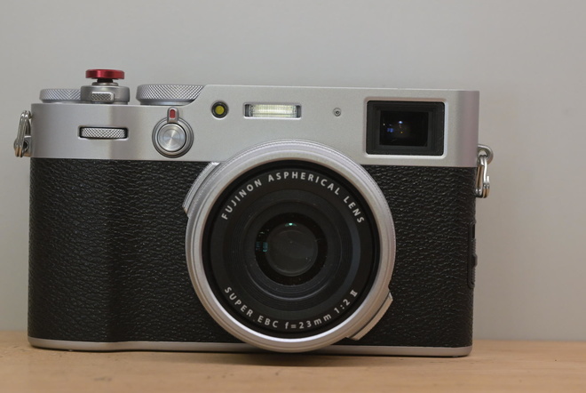 FUJI X 100 V SILVER ETAT NEUF 2000 CLICKS