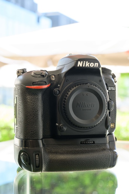 NIKON  D750 + GRIP