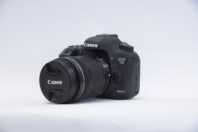 CANON EOS 7DMK II+18-135 F3,5-5,6 IS USM
