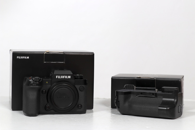 FUJIFILM X-H2 + GRIP VG-XH