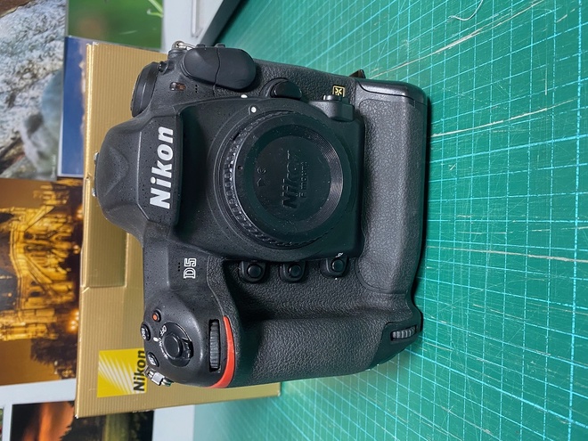 NIKON D5