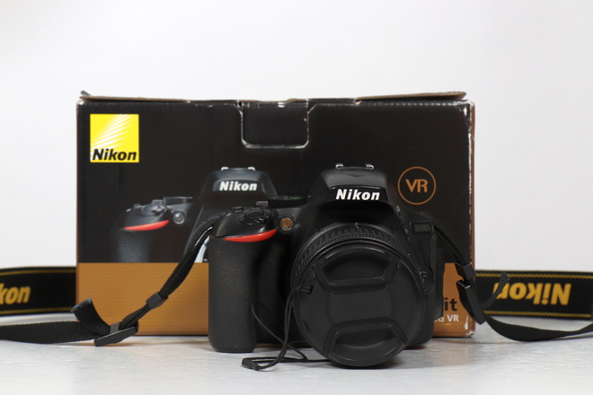 NIKON D5600 + 18-55MM VR KIT