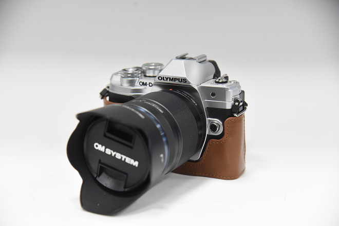 OLYMPUS EM-10 MK IV+18-150