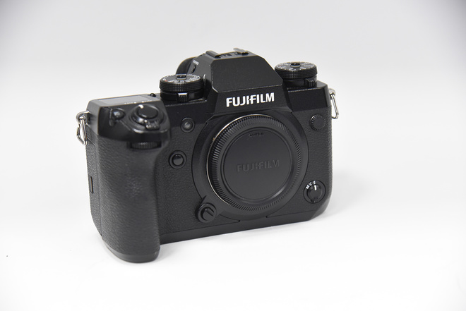 FUJI X-H1
