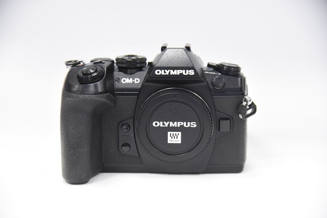 OLYMPUS E-M1 II