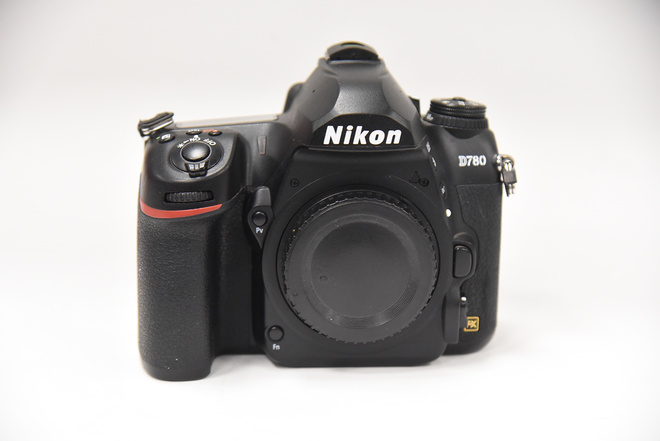 NIKON D780