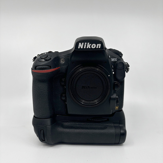 NIKON D810 + MB-D12