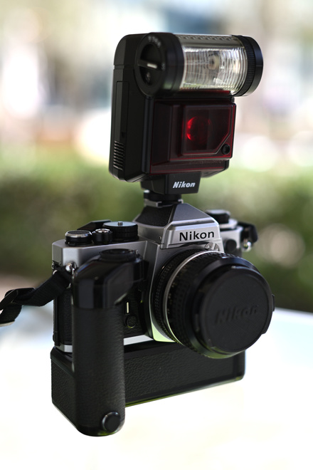 NIKON FE2 + 50F/1.4 + GRIP + FLASH