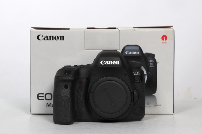 CANON EOS 6D MARK II + GRIP
