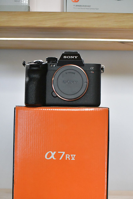 SONY ALPHA 7 R V BOITIER NU 31200 DECLENCHEMENTS ETAT NEUF