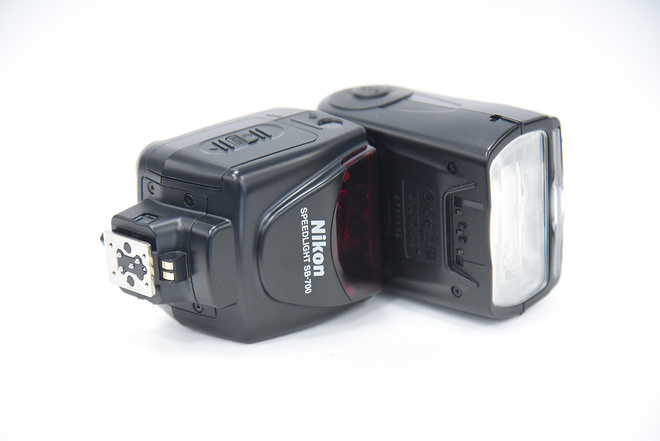 NIKON SB-700
