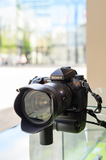 SONY ALPHA A900 + GRIP + SONY ZEISS 24-70 F/2.8 Mont. A