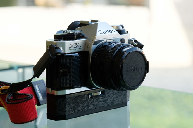 CANON AE-1 PROGRAM + 50 F/1.8 + MOTEUR