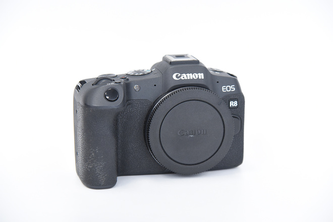CANON EOS R8