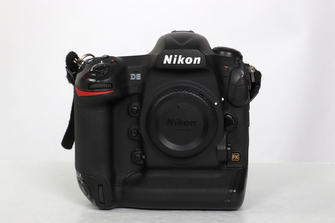 NIKON D5