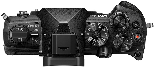 <br/>OM-5 MARK II + 14-150 II KIT NOIR