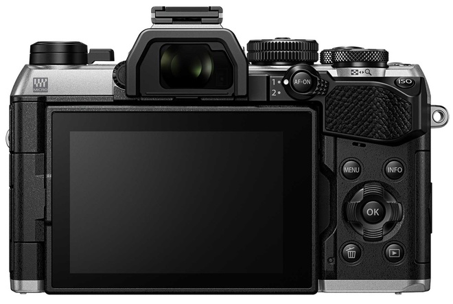 <br/>OM-5 MARK II + 14-150 II KIT SILVER