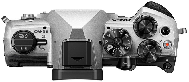 <br/>OM-5 MARK II + 14-150 II KIT SILVER