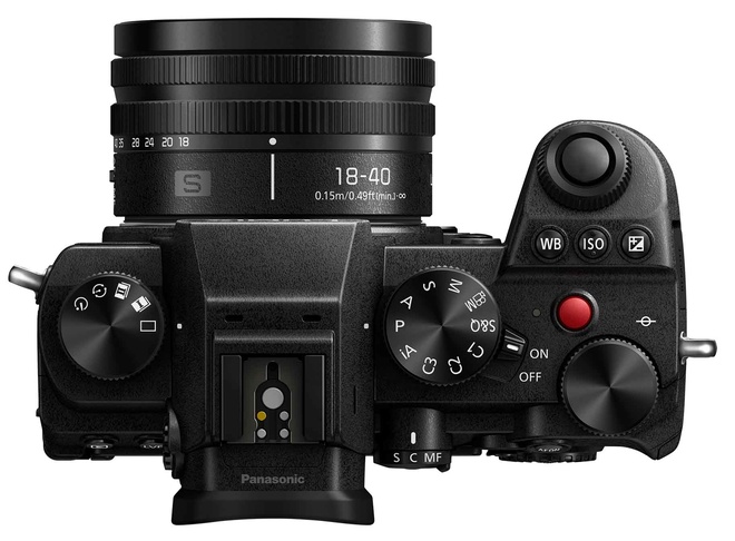 PANASONIC<br/>LUMIX S5D NOIR + 18-40/4.5-6.3
