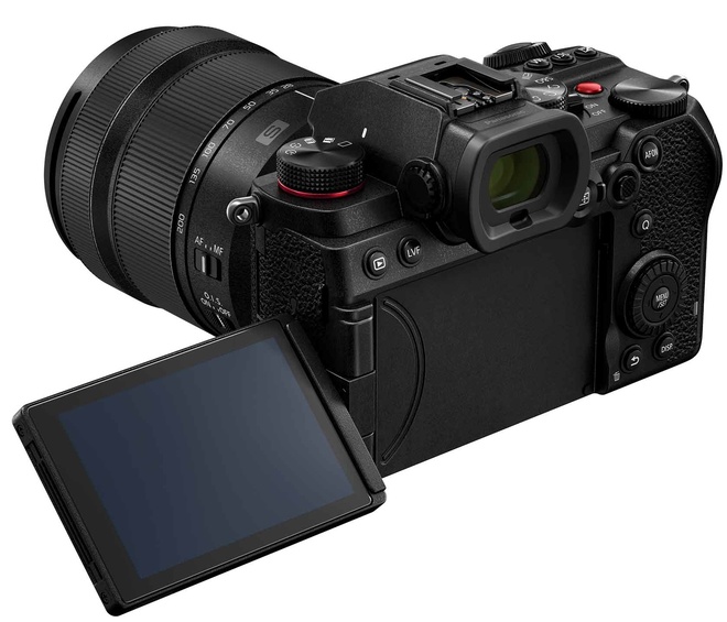 PANASONIC<br/>LUMIX S5D NOIR + 28-200/4-7.1