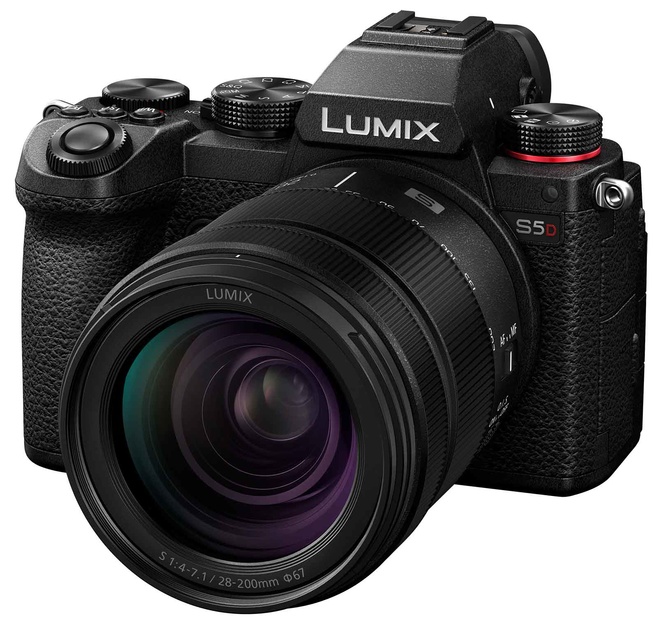 PANASONIC<br/>LUMIX S5D NOIR + 28-200/4-7.1