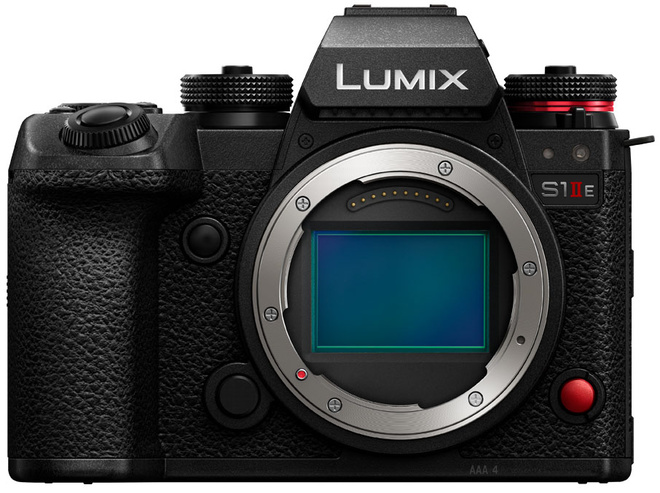 PANASONIC<br/>LUMIX S1IIE