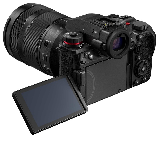 PANASONIC<br/>LUMIX S1II + 24-105MM F4.0